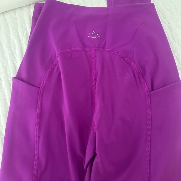 BEYOND YOGA Powerbeyond Strive High Waisted Midi Legging - Picture 4 of 7